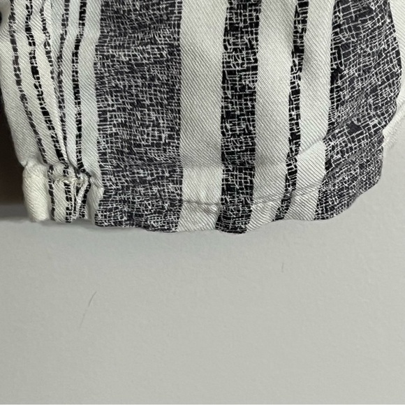 Toddler Girls Jessica Simpson Smocked Striped Jumpsuit Size 4T Gray & White - Picture 12 of 13